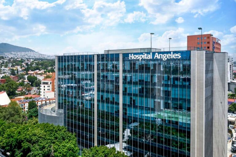 Entrada del Hospital Ángeles Pedregal, donde Brain Diagnostics ofrece sus servicios especializados.